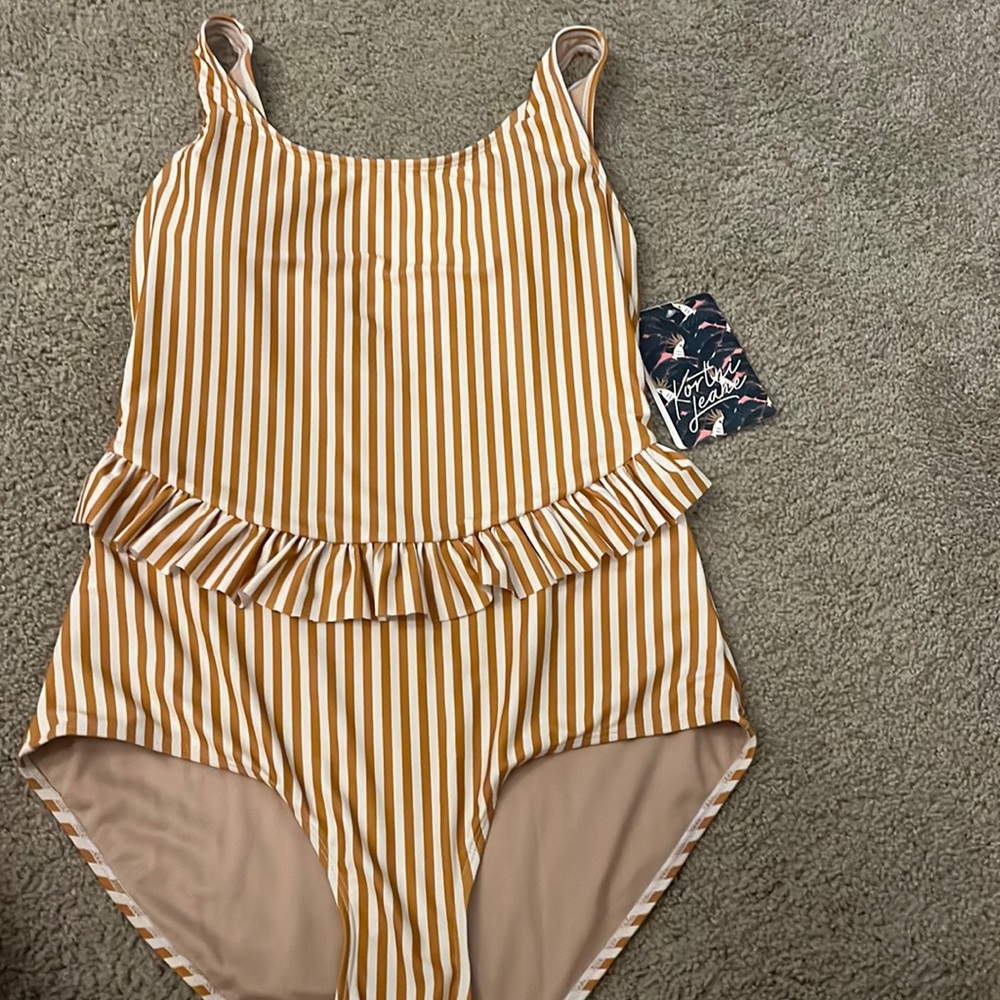 Brand new Kortni Jeane swimsuit